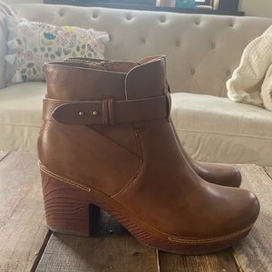 Women’s size 10 Kork-Ease “Trisha” ankle clog boots